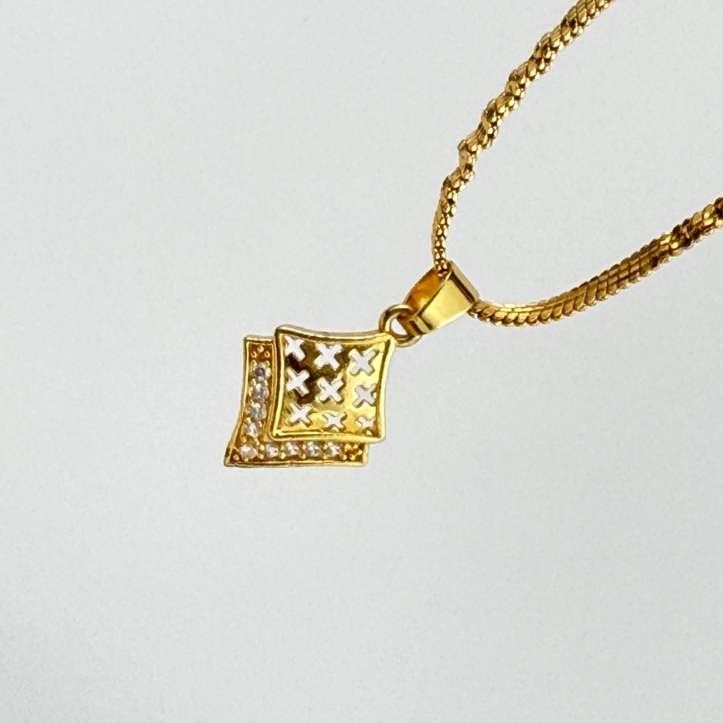Gold Chain Necklace – Geometric Square Pendant with White Stones