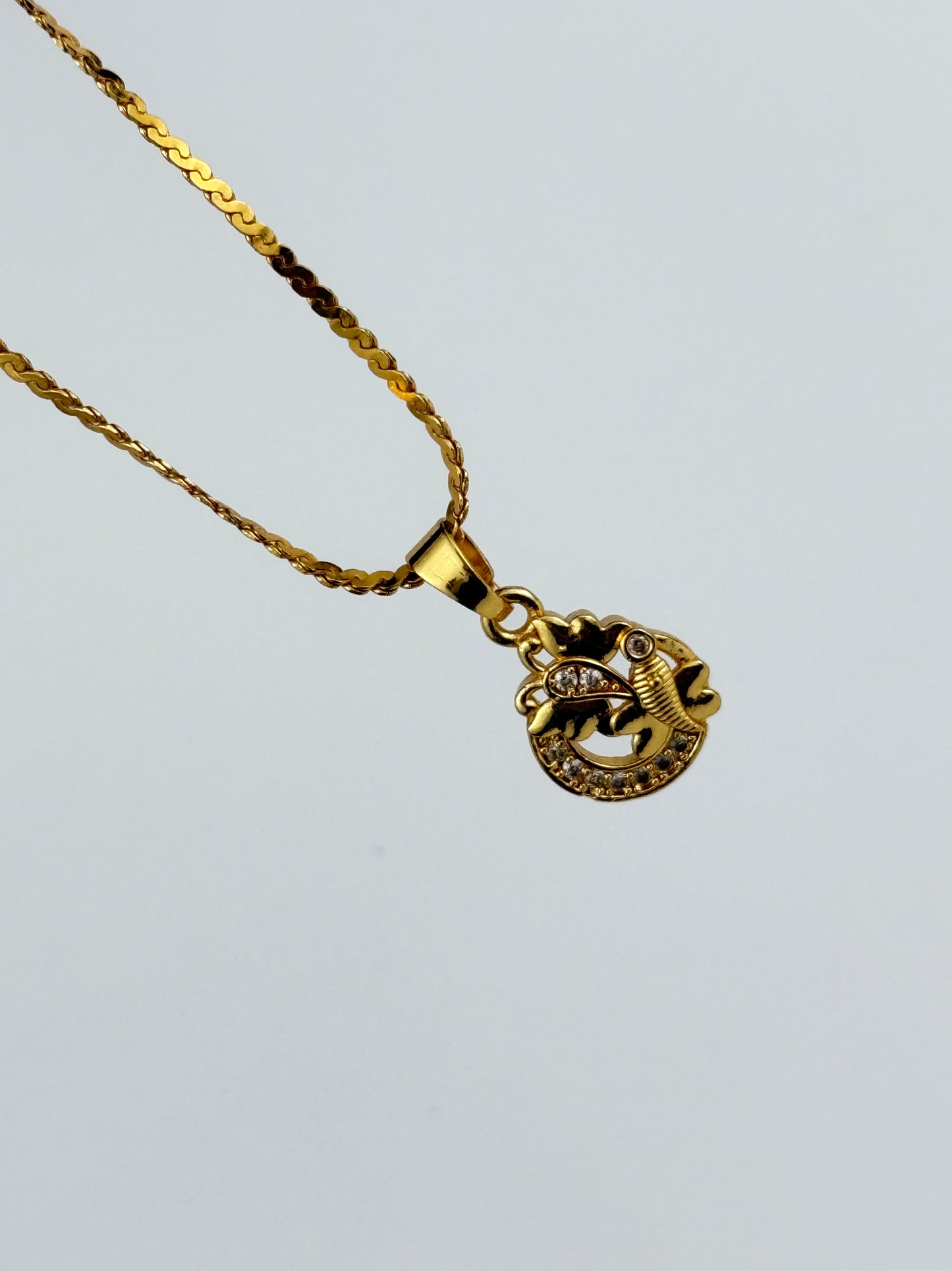 Gold Chain Necklace – Circle Butterfly Pendant