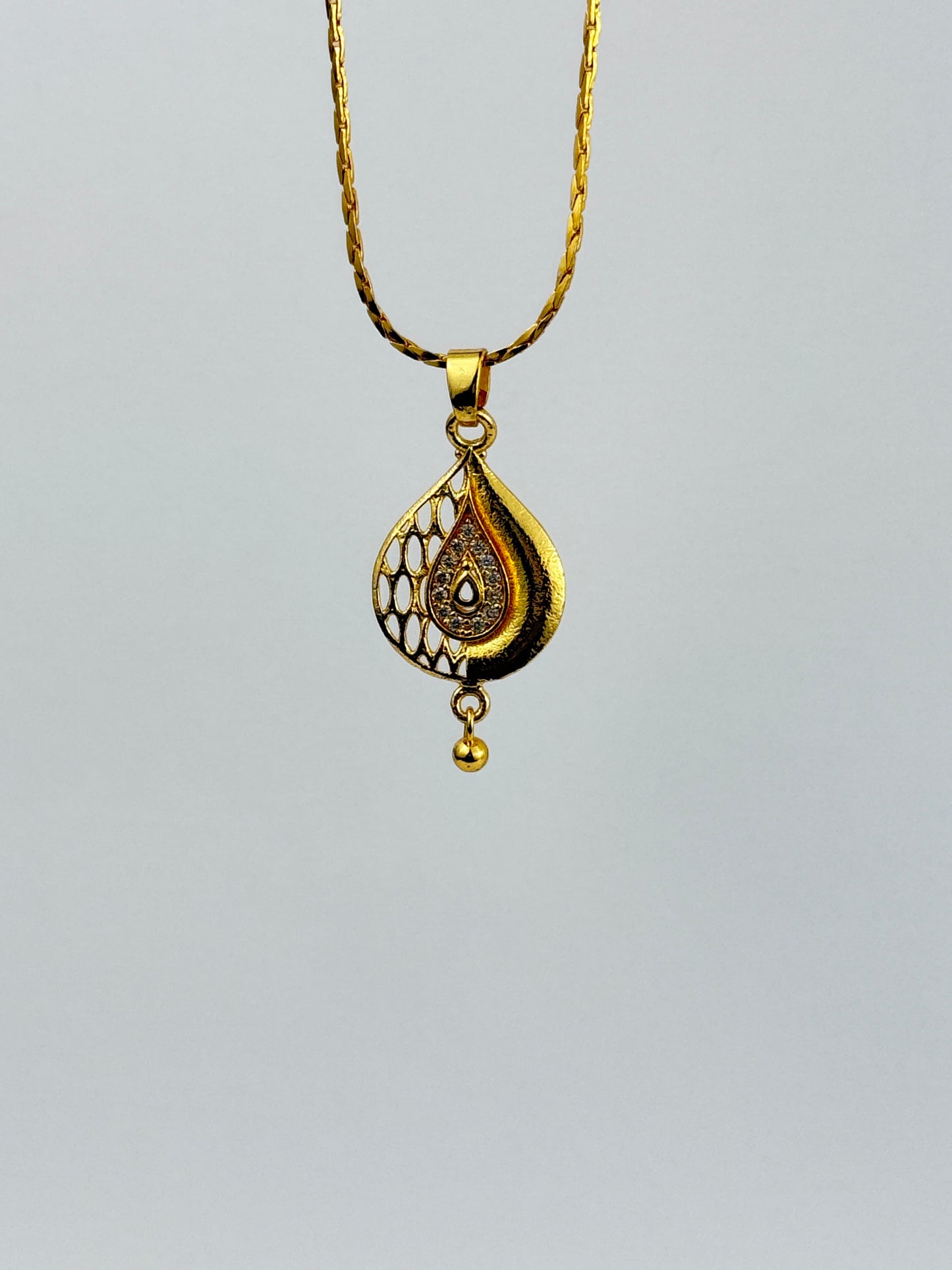 Gold Chain Necklace – Teardrop Pendant