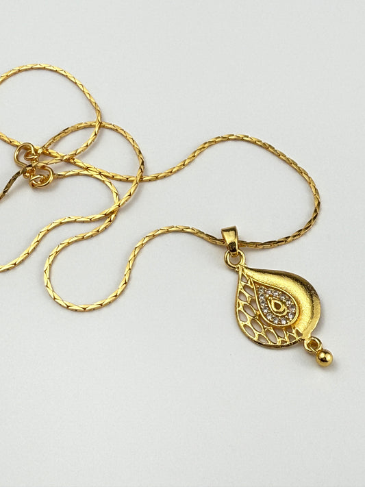 Gold Chain Necklace – Teardrop Pendant